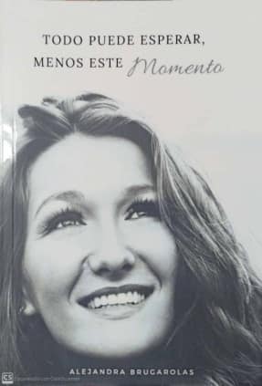 TODO PUEDE ESPERAR MENOS ESTE MOMENTO