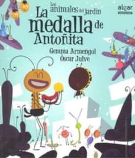 LA MEDALLA DE ANTOÑITA, LA MAYUSCULAS