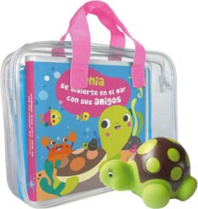 SONIA SE DIVIERTE EN EL MAR CON SUS AMIG