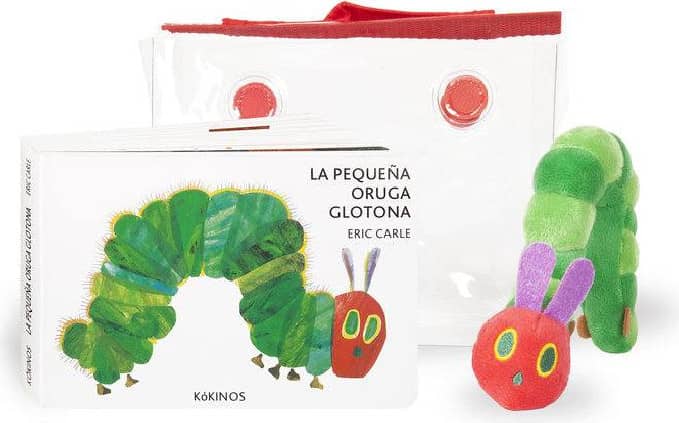 La pequeña oruga con peluche