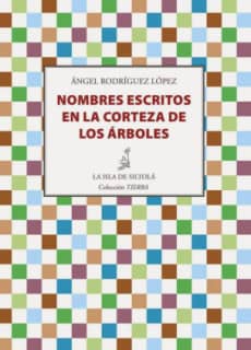 Nombres escritos en la corteza de los árboles