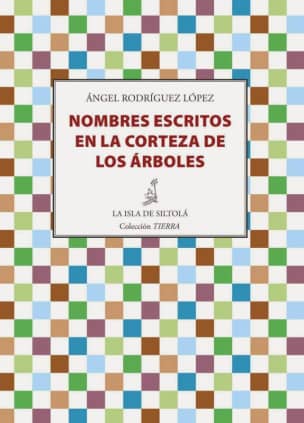 Nombres escritos en la corteza de los árboles