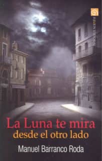 La luna te mira desde el otro lado