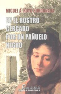 En el rostro cercado por un pañuelo negro